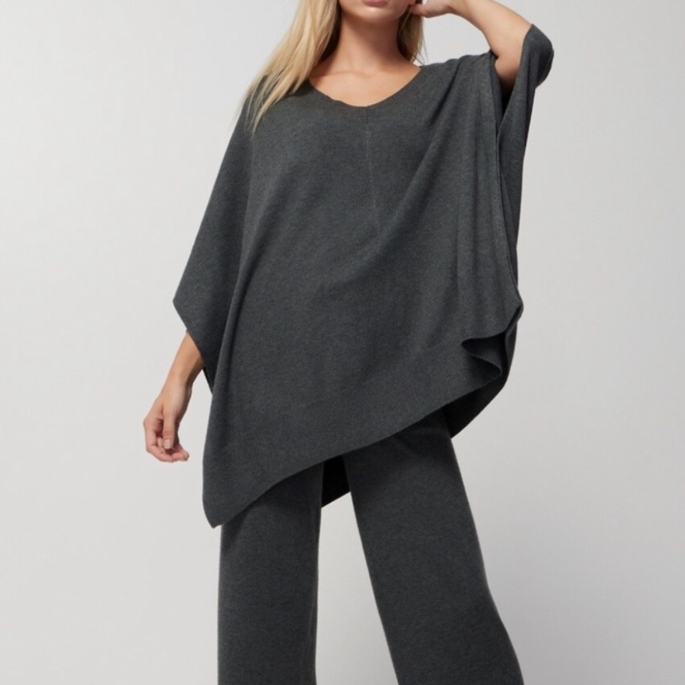 Soma Luxe Charcoal Knit Sweater Poncho NWOT Sz S/M